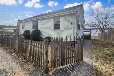 61 Anna Rd 1