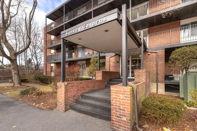 45 Oval Rd #8 1