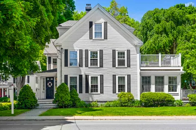 376 Main St #4 1