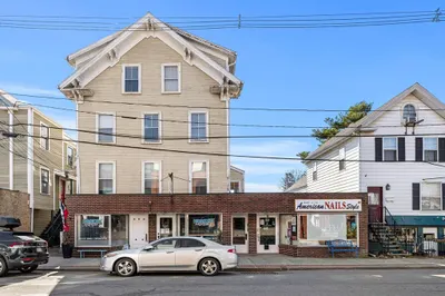 126 Pleasant St 1