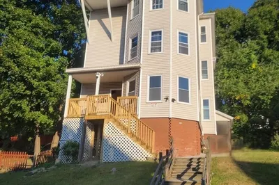 111 Rodney St #1
