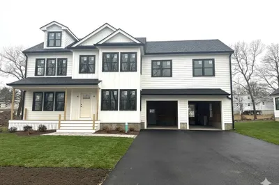35 Brothers Way/295 Dean St 1