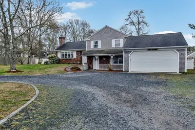 19 Mayfair Rd 1