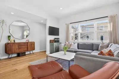 42 Oak St 1