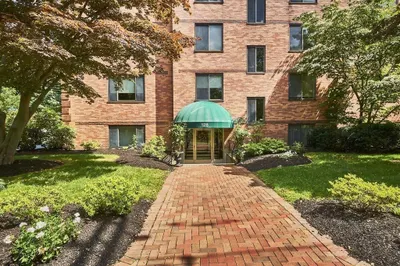 128 Pleasant St #201 1