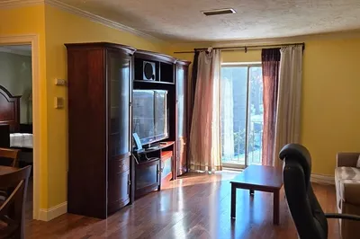 24 South St #303