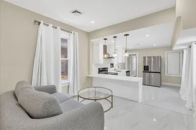 11 Burrell St #2
