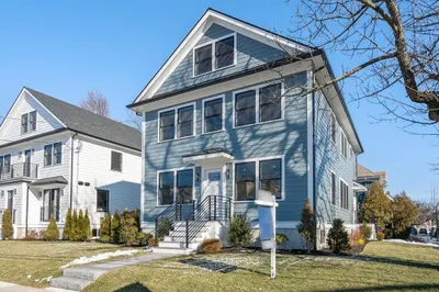 76 White St