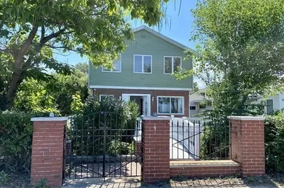 857 Quincy Shore Dr