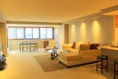 2 Hawthorne Pl #2N 1