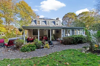 17 Old Oaken Bucket Rd