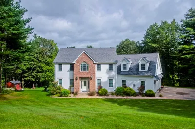 2 Falcon Crest Dr 1