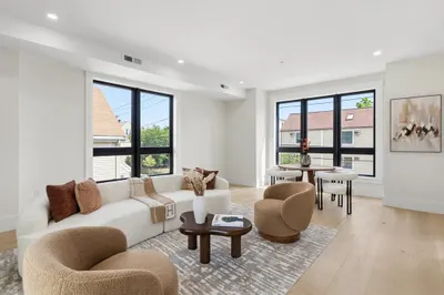 17 Holmes St #2R 1