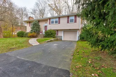 4 Glen Dr