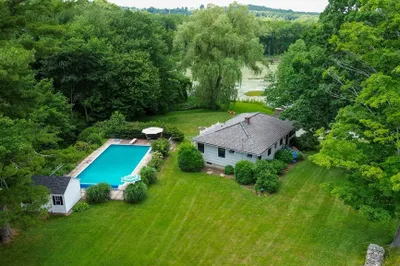 34 Douglas Rd 1