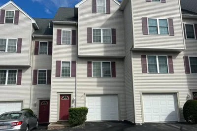 997 Main St #3