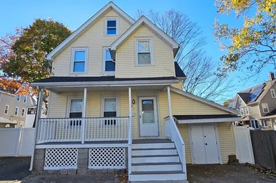 12 Queenwood Ter