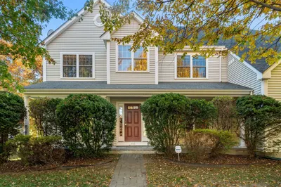 16 Brookbury Circle 1