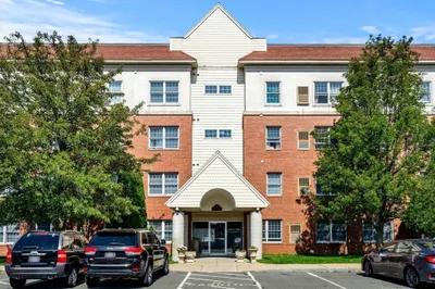 20 Heaths Ct #104