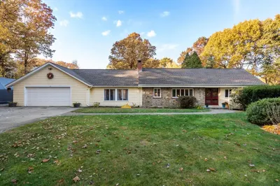 21 Acorn Dr 1