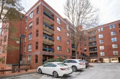 4 Summit Drive #109 1