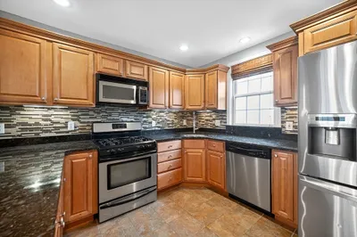28 Webster St #1 1