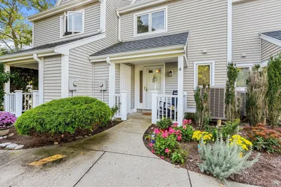 4 Westcliff Dr #Golfview