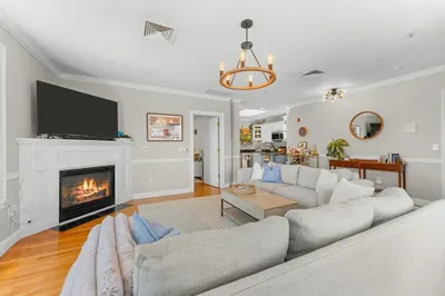 605 E Broadway #301 1
