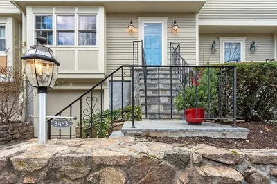 34 Pleasant St #3