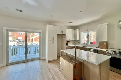 140 Arlington St #3