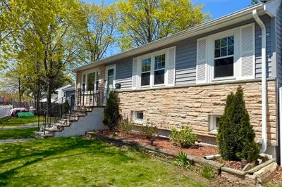 130 Edwin St