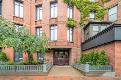 424 Massachusetts Ave #202 1
