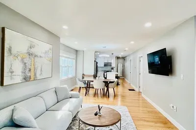 28 Metcalf St #1