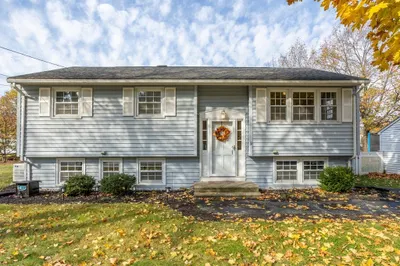 10 Carriage Dr 1