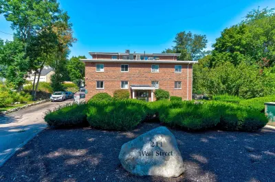 211 West St #10A 1
