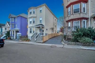 21 Ballard St #3 1