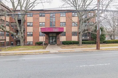 4925 Washington Street #202