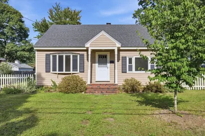 6 Pleasant St 1