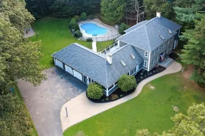 33 Woodstone Rd 1