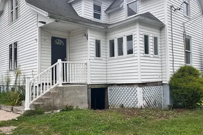 10 Essex Street #2