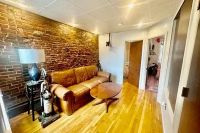 19 Margaret St #4 1