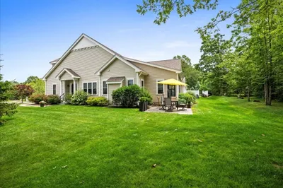 14 Primmett Ln #14
