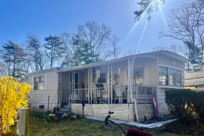 49 Holiday Dr