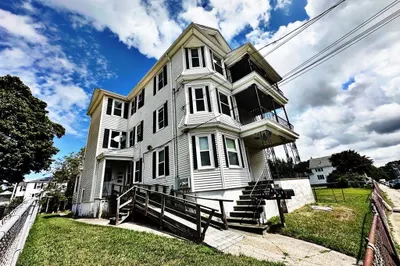 528 Lawton St #3