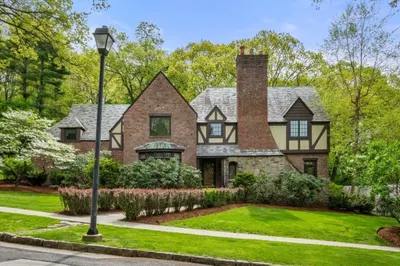 6 Old Colony Rd 1