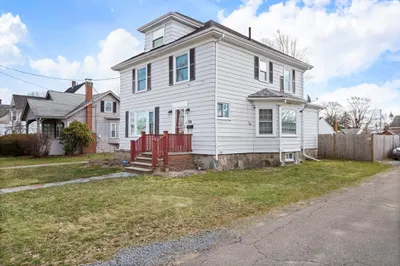 54 Oak Street 1