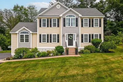 61 Saddle Rd 1