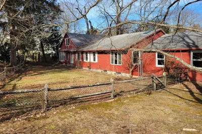 128 Amherst Rd 1