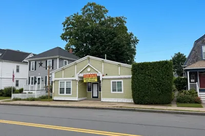 2307 Acushnet Avenue 1