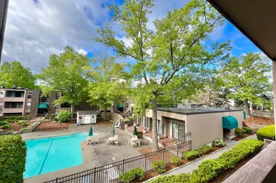 2 Shrewsbury Green Dr #I